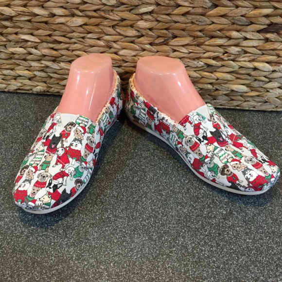 Toms Red and Green Dog Pattern Flats - Picture 2 of 14